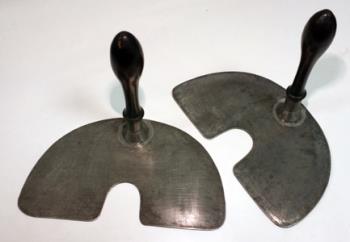 Retractors, Pair of metal